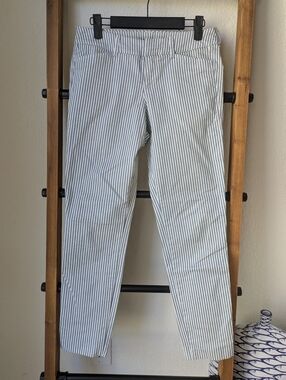 Old Navy Women’s Cropped Pinstripe Jeans - Size 0